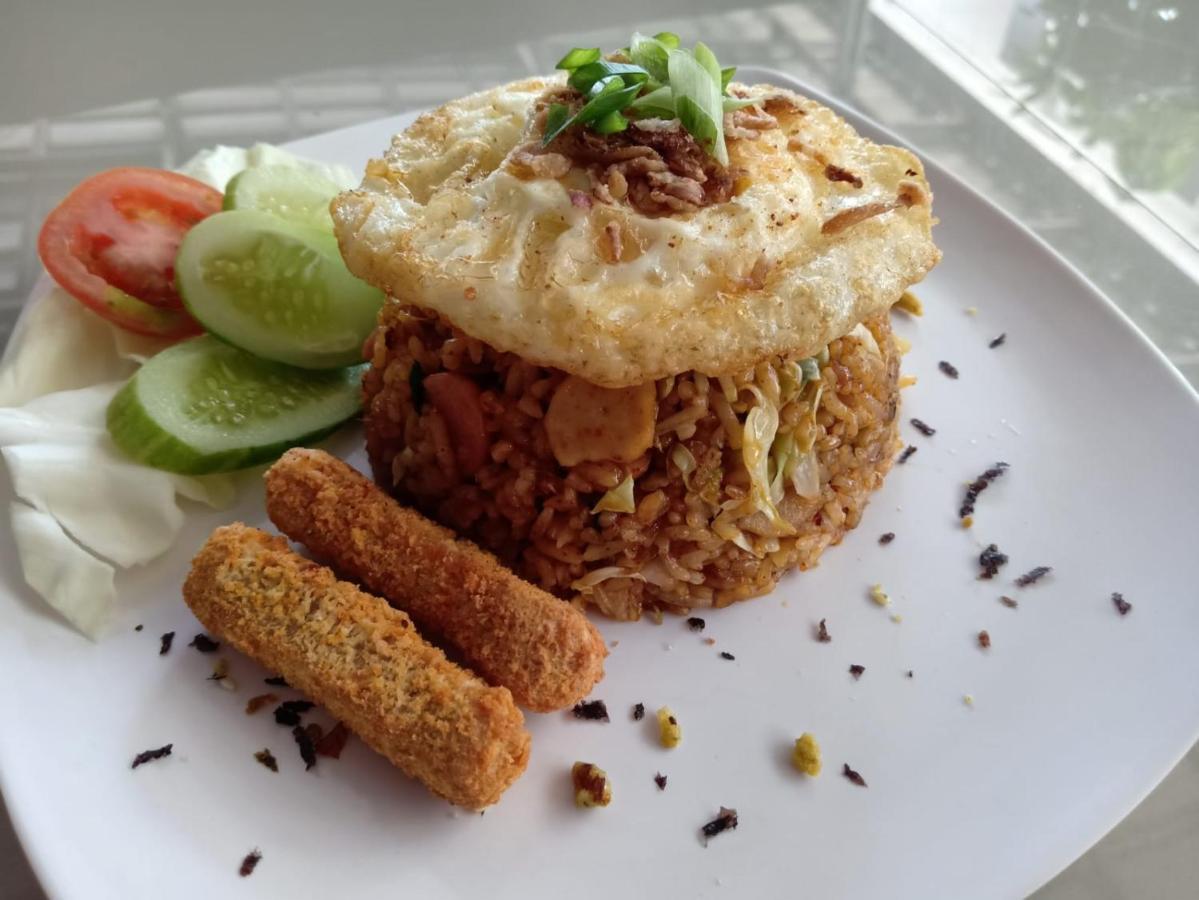 ホテル Aqilakost N Cafe Gadog Puncak ボゴール エクステリア 写真