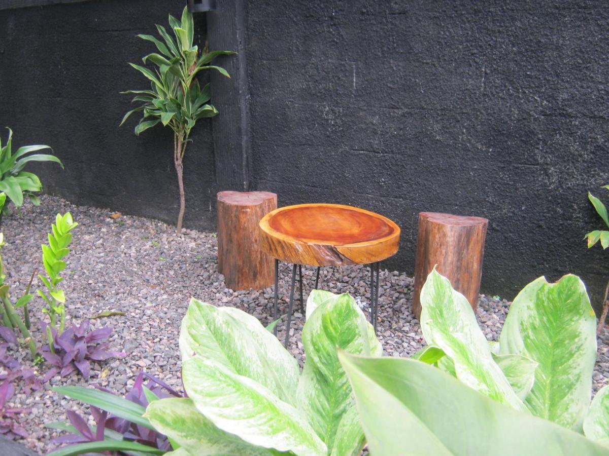 ホテル Aqilakost N Cafe Gadog Puncak ボゴール エクステリア 写真